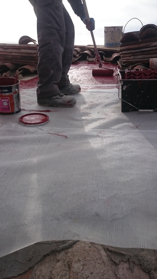 PINTADO DE CAUCHO SINTETICO REVESTIDO CON FIBRA Y MALLA SINTETICA DE ALTAS PRESTACIONES