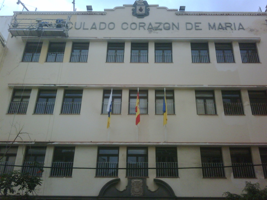 Pintado de la fachada de colegio claret