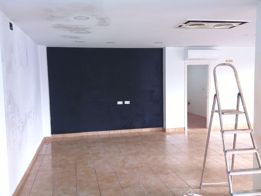 pintado de local y tratamiento de humedades