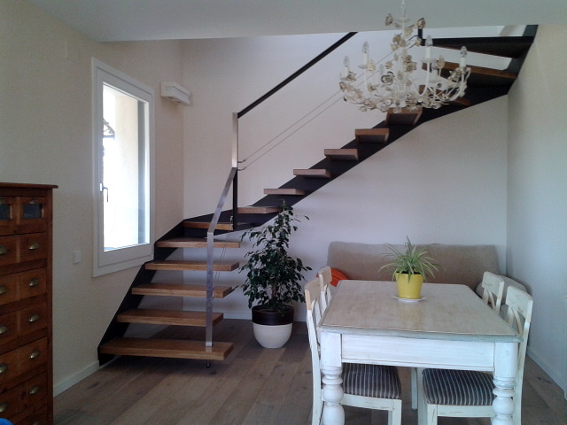 Pintádo e instalación del parquet.