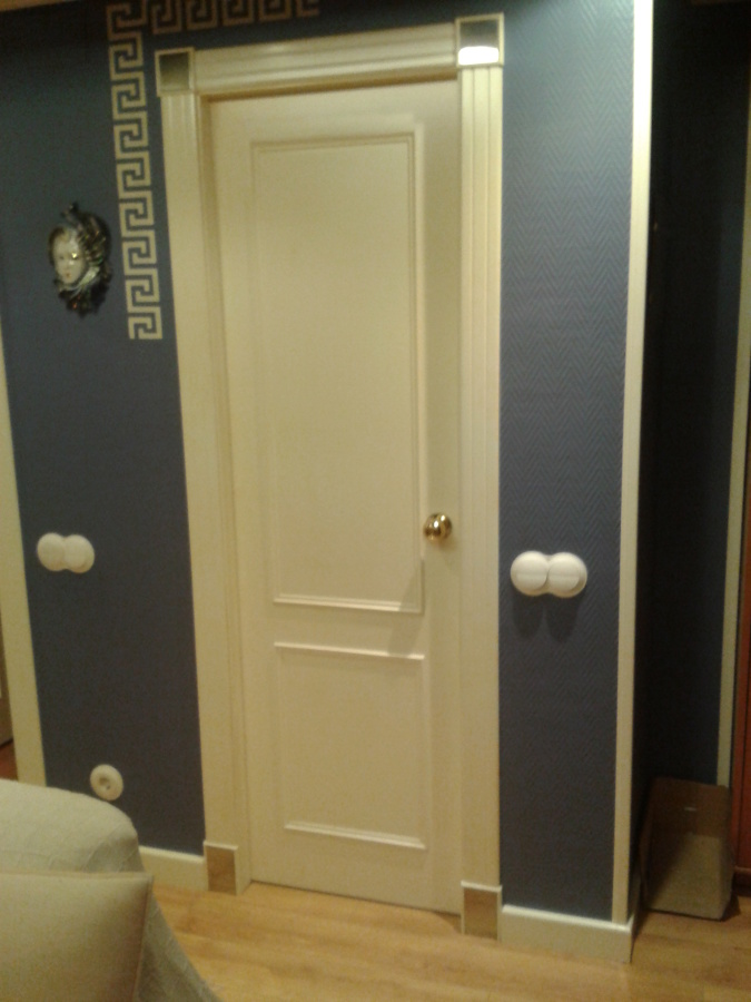 PINTADO Y LACADO DE PUERTAS