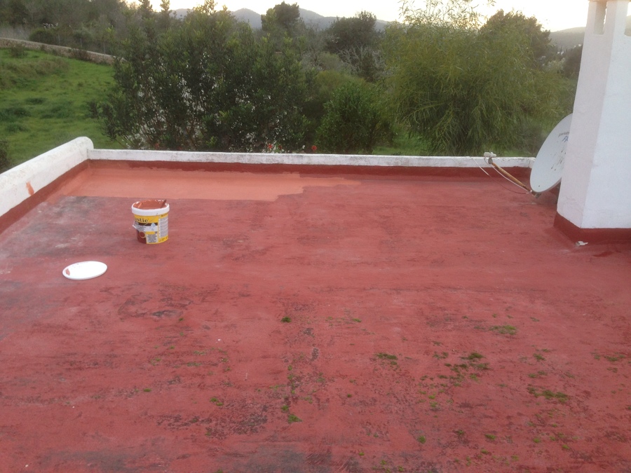 Pintando con malla y cloro caucho para nueva impermeabilización