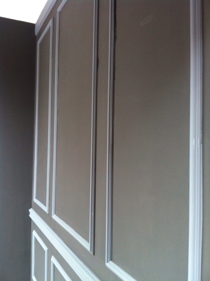 Pintura de molduras en distinto color de la pared