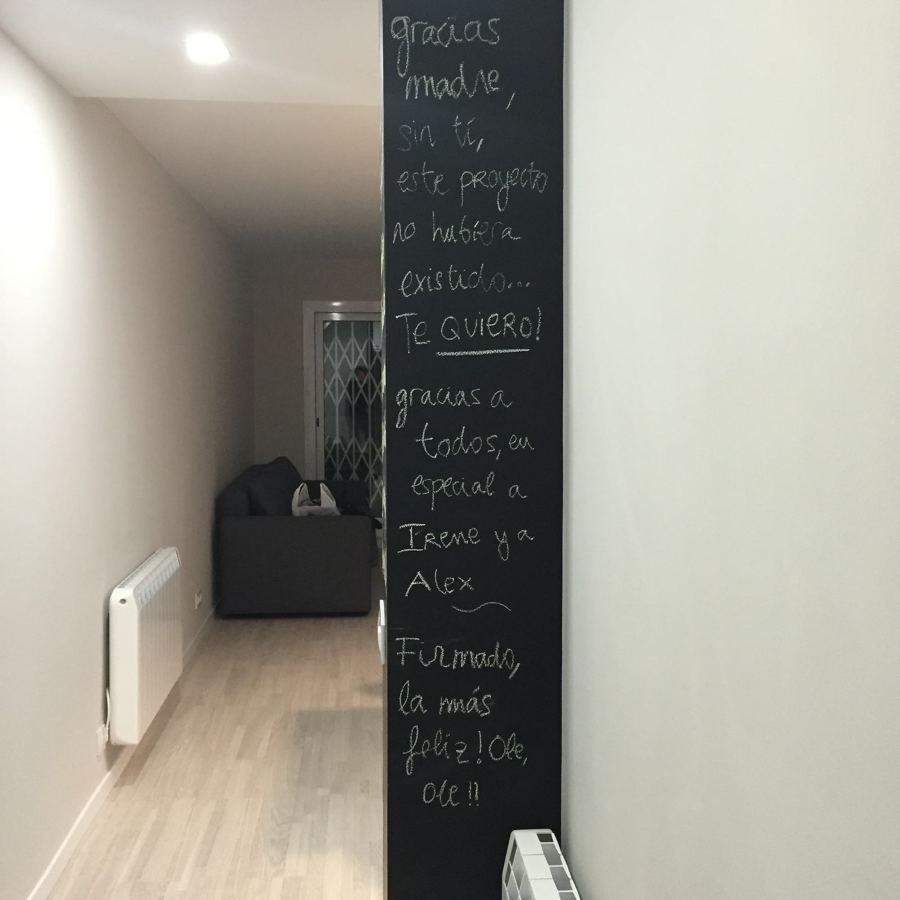 Pintura de pizarra en pasillo