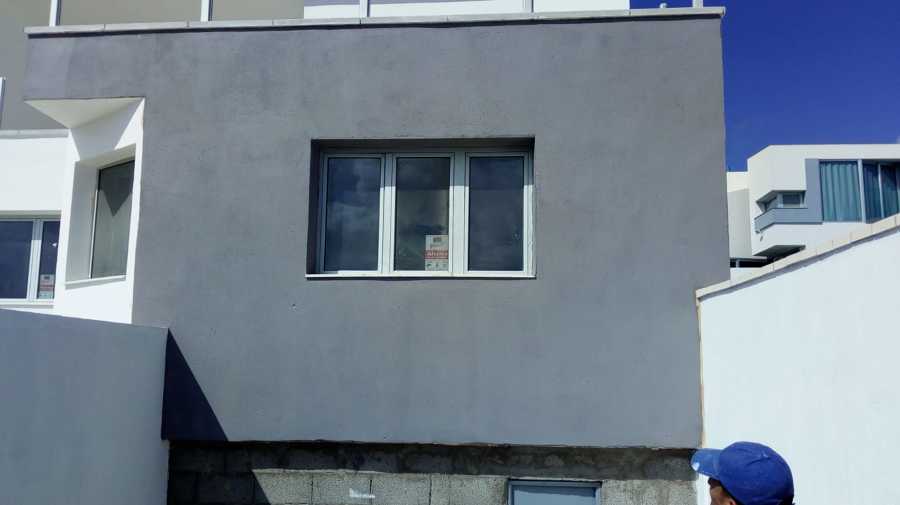 Pintura exterior de fachada aplicación de monocapa en zona de frente