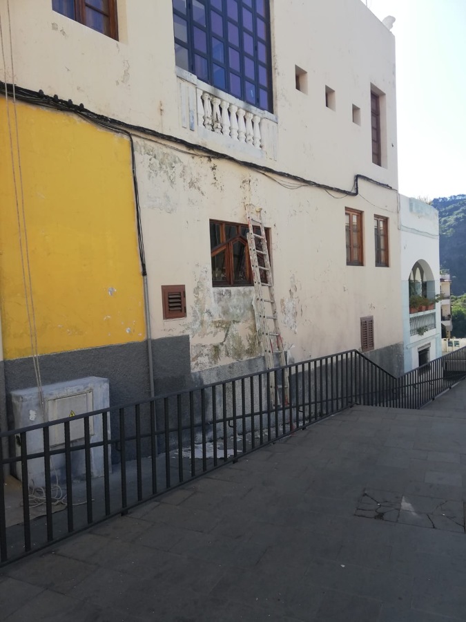 Pintura exterior de fachada, reparación de superficies