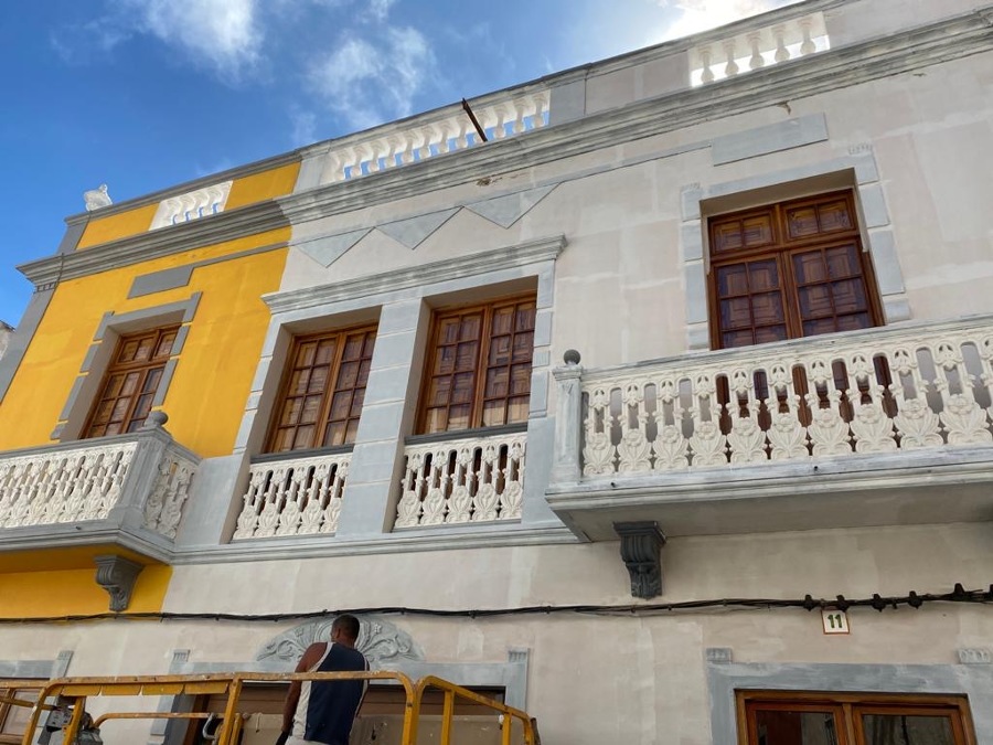 Pintura exterior de fachada, reparación de superficies