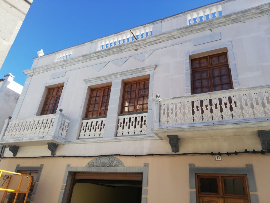 Pintura exterior de fachada, reparación de superficies