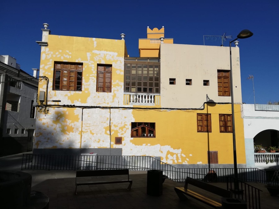 Pintura exterior de fachada, reparación de superficies