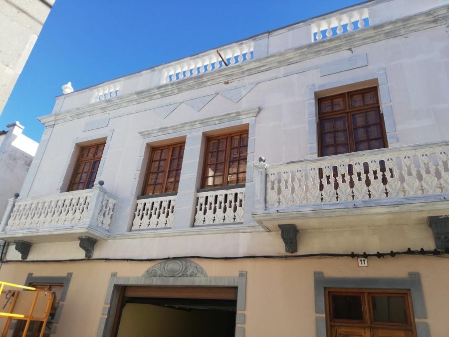 Pintura exterior de fachada, reparación de superficies