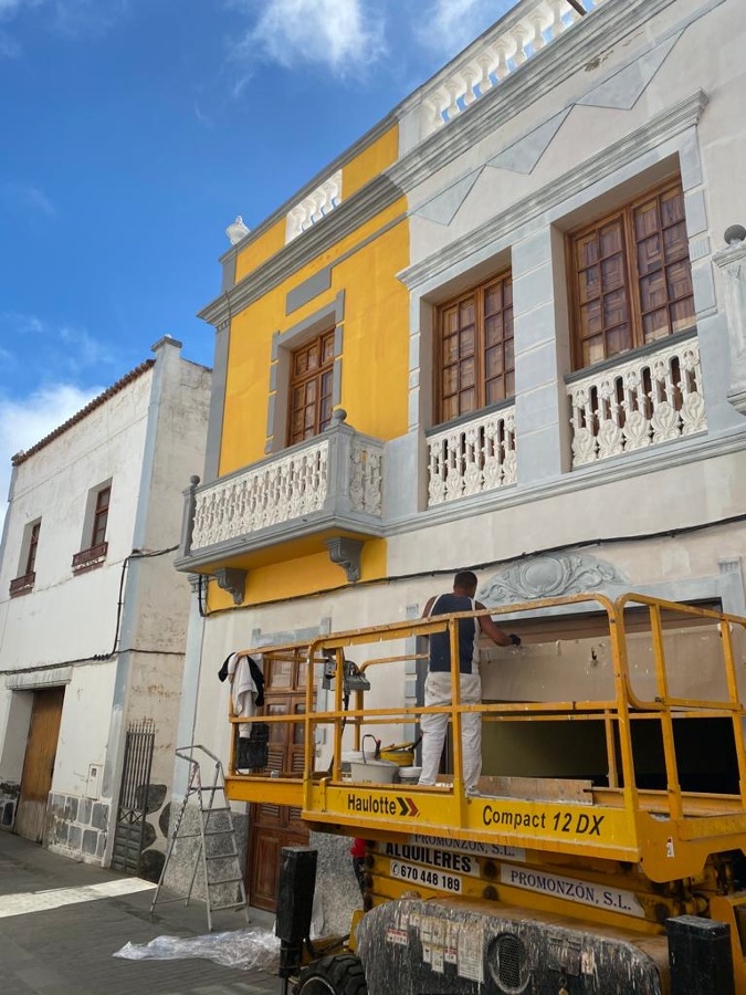 Pintura exterior de fachada reparación de superficies