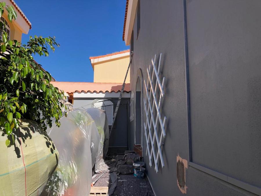 Pintura exterior de fachada vivienda adosada