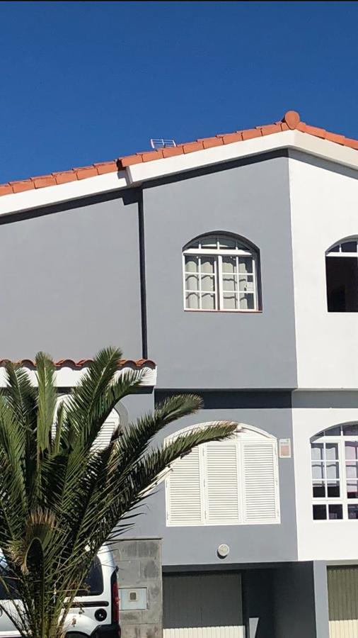 Pintura exterior de fachada vivienda adosada