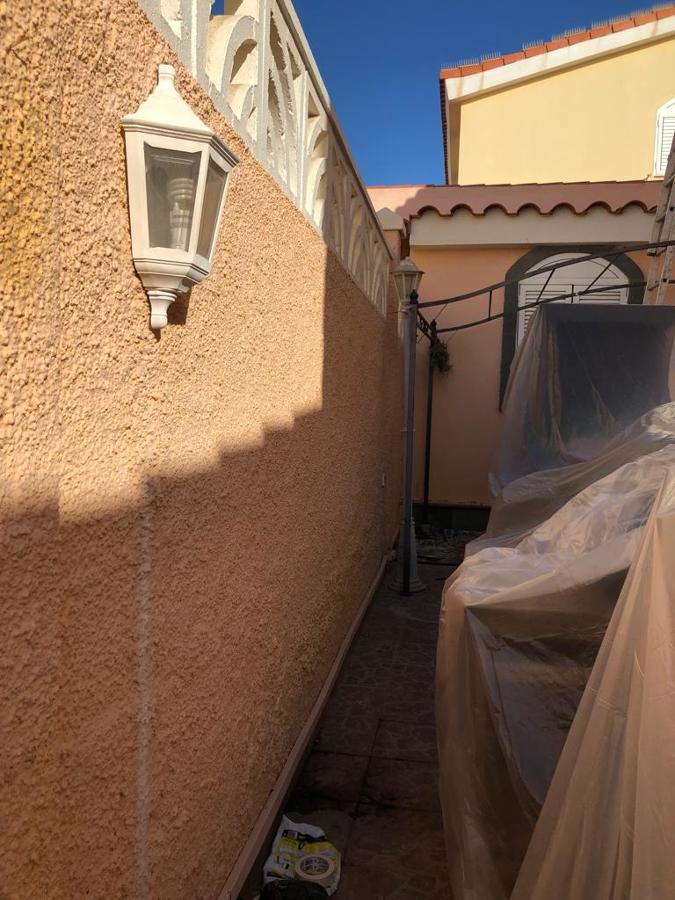 Pintura exterior de fachada vivienda adosada