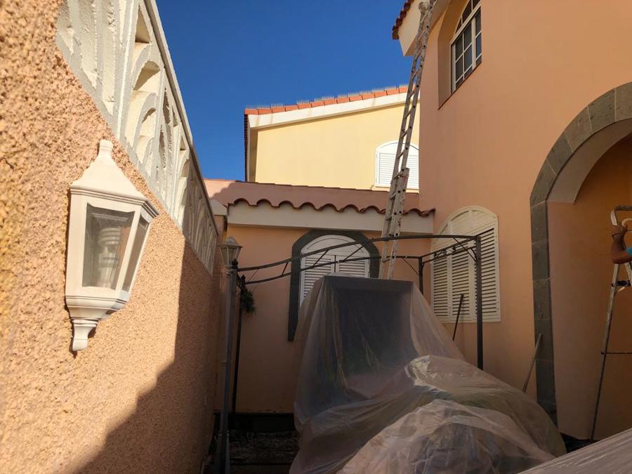 Pintura exterior de fachada vivienda adosada