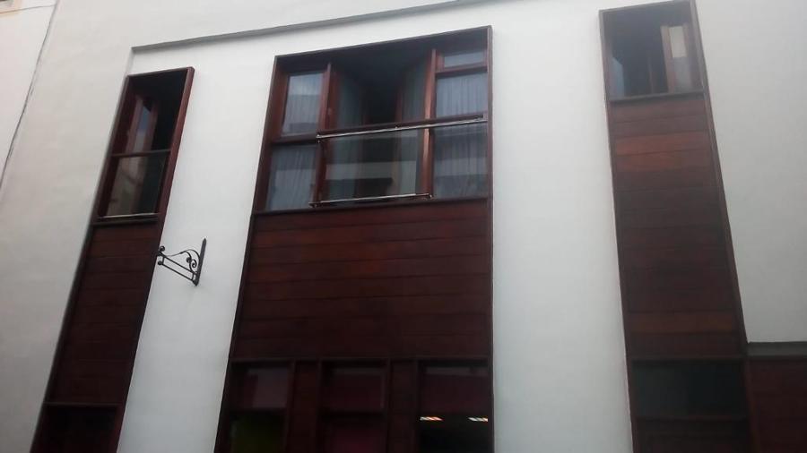 pintura exterior de fachada y barnizado de ventanas y puertas