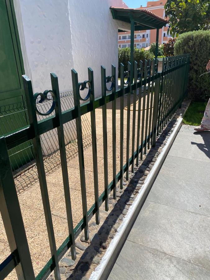 Pintura exterior de vivienda rejas y vallas de hierro