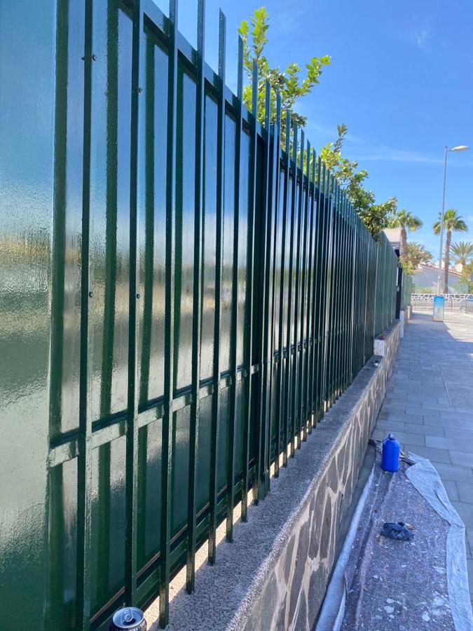 Pintura exterior de vivienda vallas y rejas de hierro