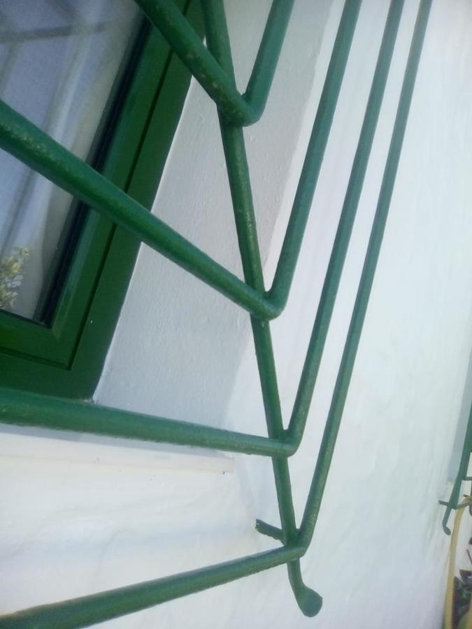 Pintura exterior de vivienda ventanas de hierro