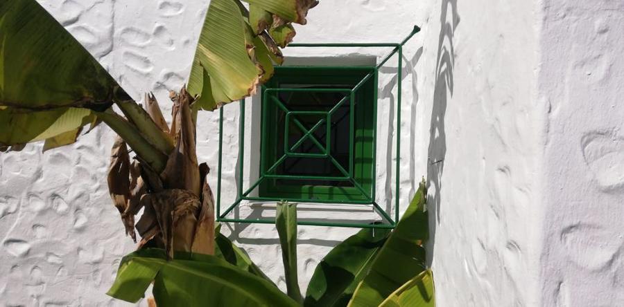 Pintura exterior de vivienda ventanas de hierro