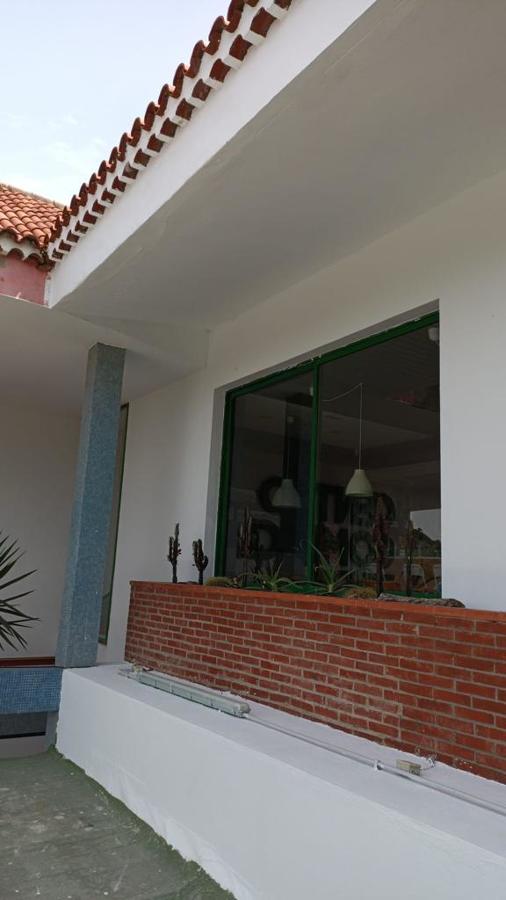 Pintura exterior zonas comunes centro Comercial Tafira