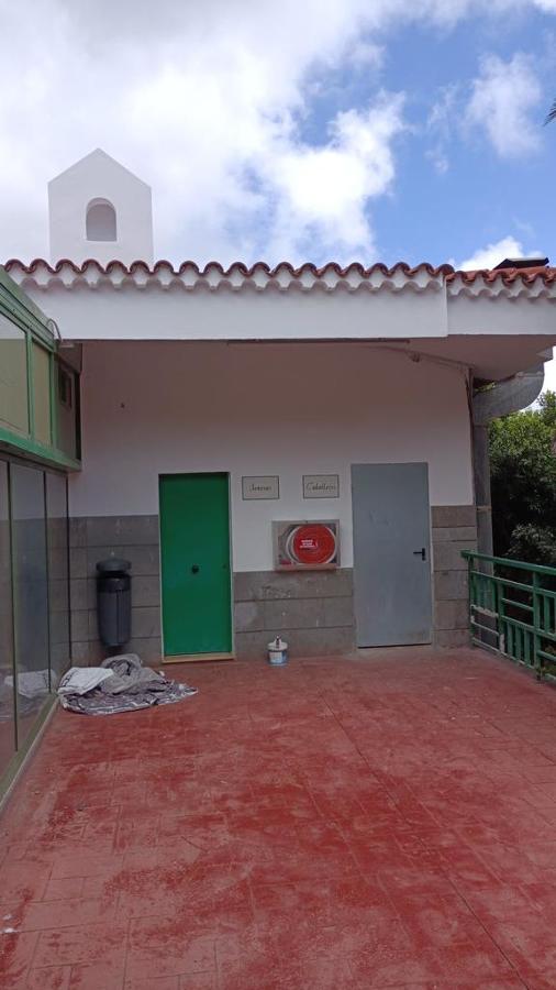 Pintura exterior zonas comunes centro comercial Tafira