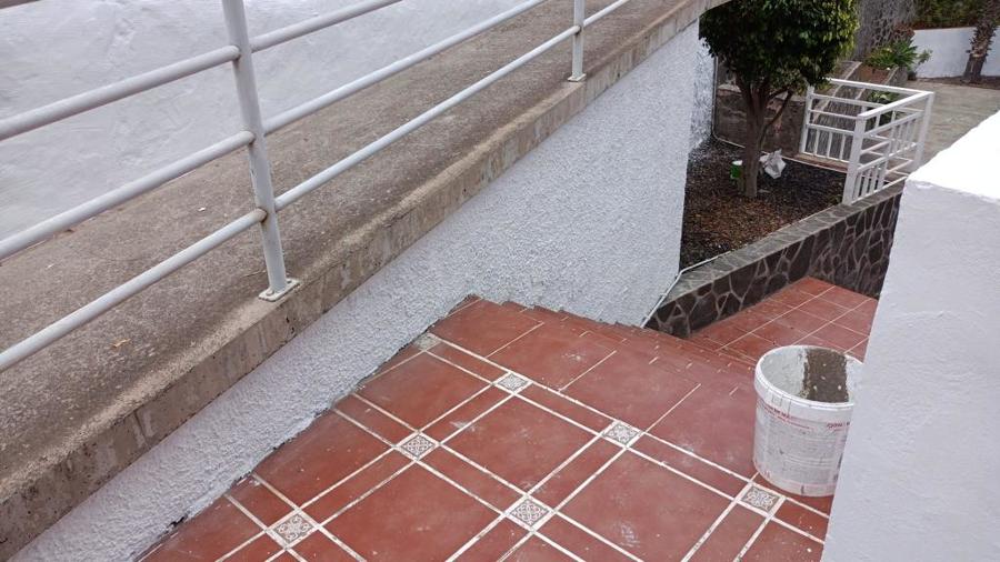 Pintura exterior zonas comunes centro comercial Tafira