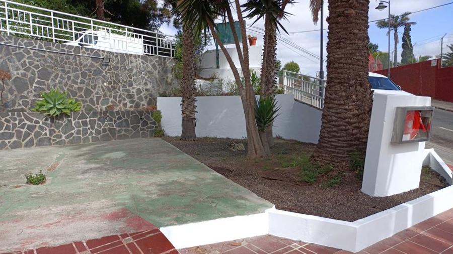 Pintura exterior zonas comunes centro comercial Tafira