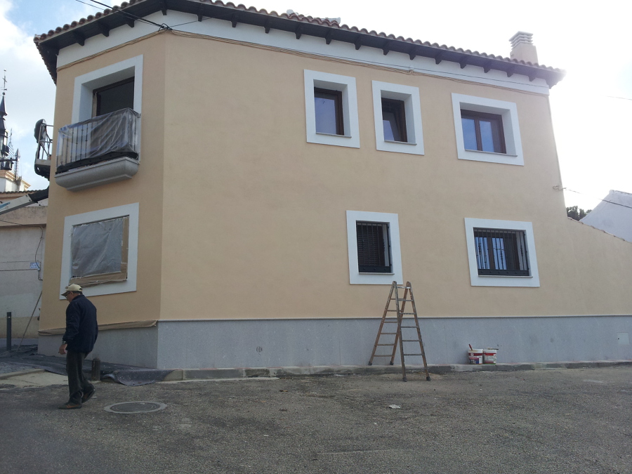 Pintura fachada e interior de vivienda