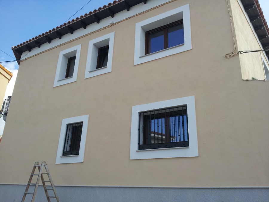 Pintura fachada e interior de vivienda