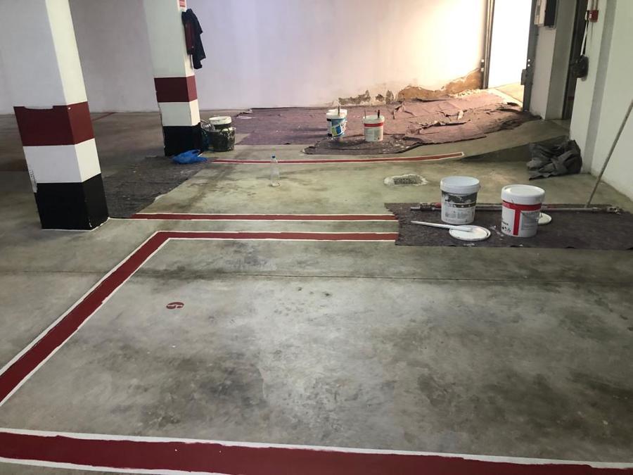 pintura interior de garaje columnas y líneas