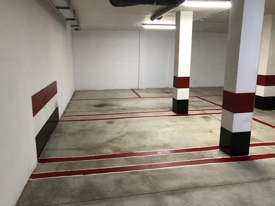 pintura interior de garaje, columnas y líneas