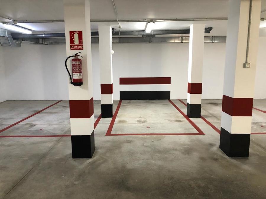 pintura interior de garaje, columnas y líneas