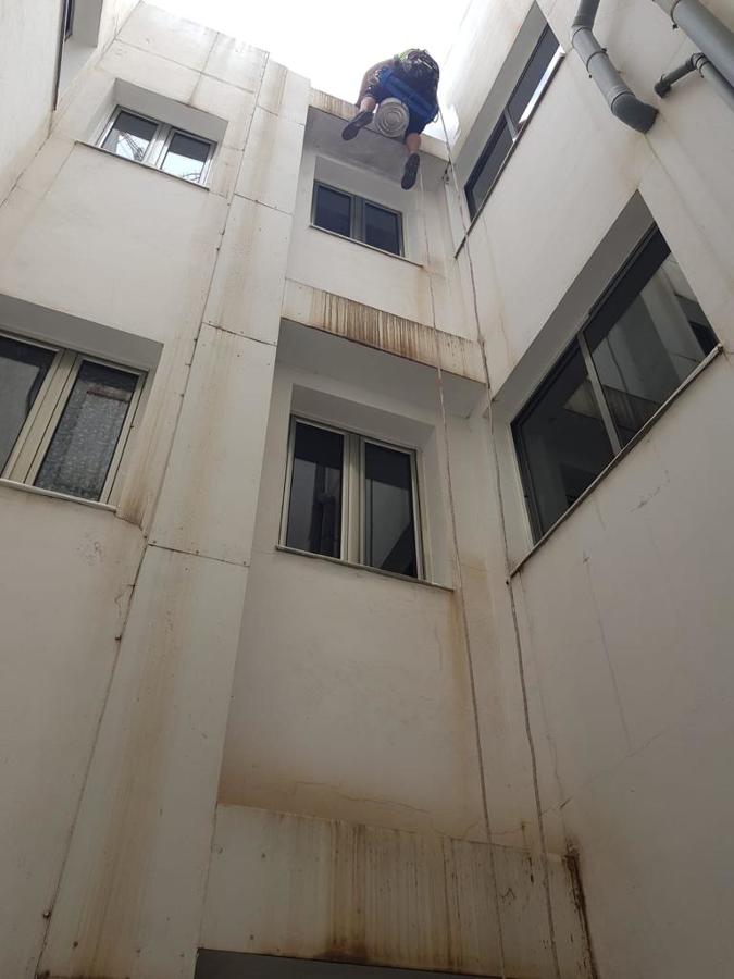 pintura interior de patios de luz trabajo vertical