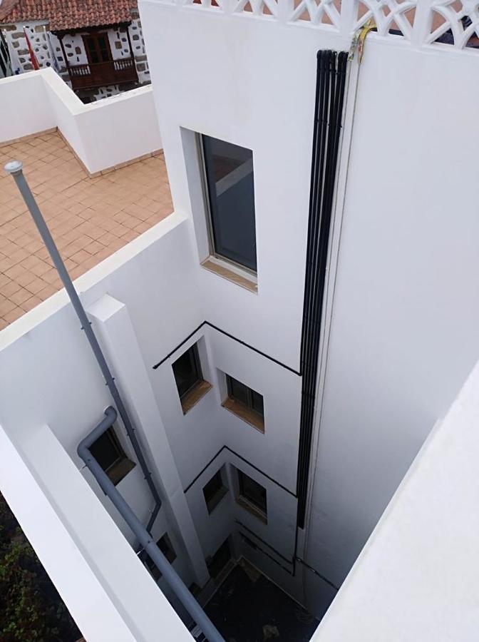 pintura interior de patios de luz y tuberías trabajo vertical