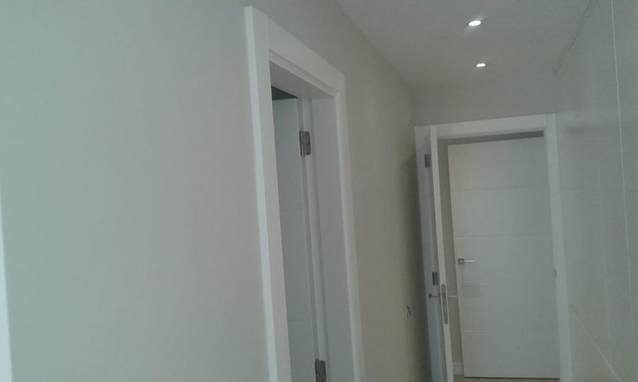 pintura interior de vivienda pasillo
