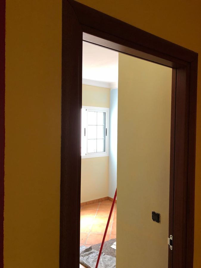Pintura interior de vivienda pasillo habitación
