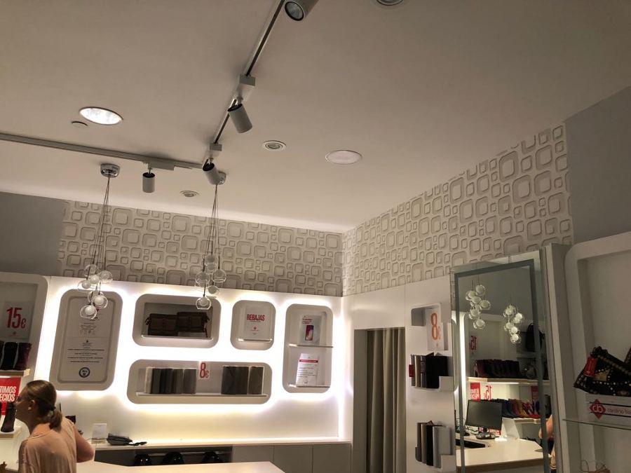 Pintura interior fondo mostrador local comercial