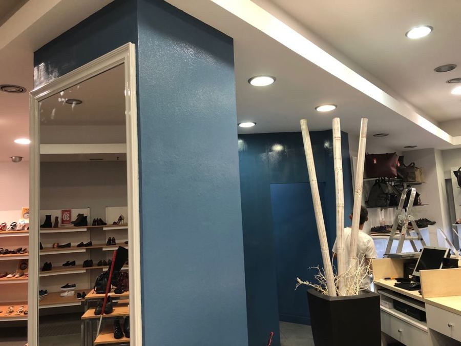 Pintura interior fondo mostrador local comercial