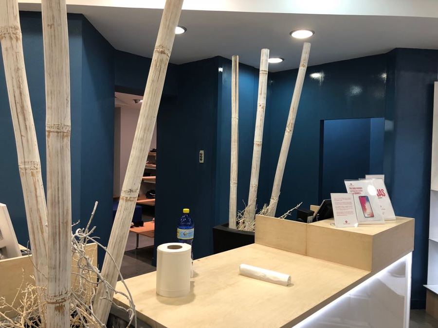 Pintura interior fondo mostrador local comercial