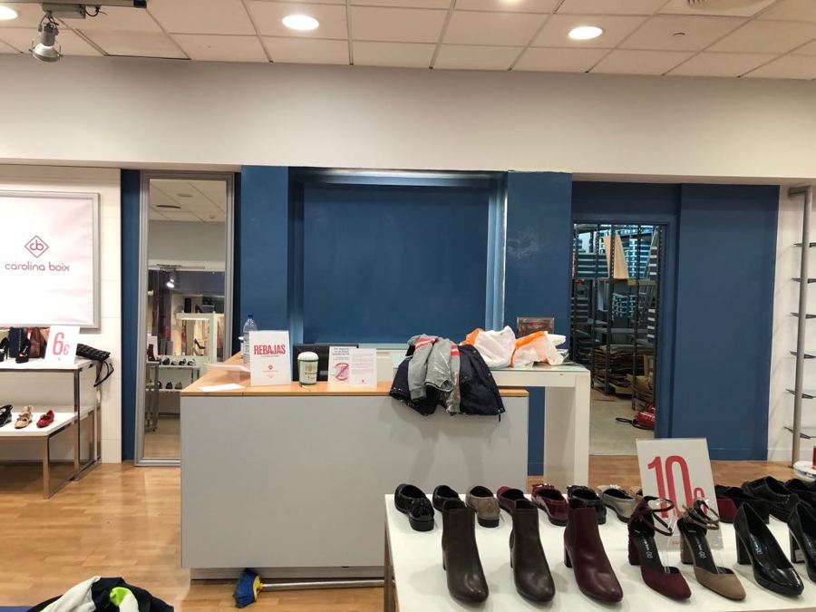 Pintura interior fondo mostrador local comercial