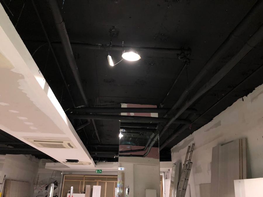 Pintura interior local comercial techo y tuberías