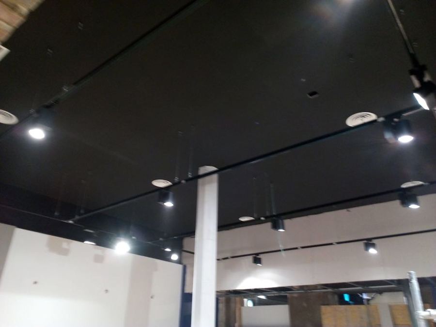 Pintura interior local comercial techos, paredes y columnas