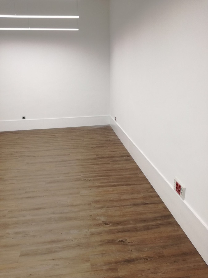 Pintura y colocación de tarima en habitaciones