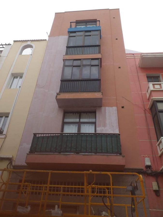 Pintura y rehabilitación de fachada exterior de edificio