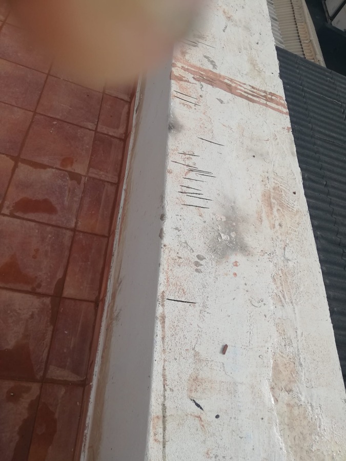 Pintura y reparación de pretiles en cubierta de azotea