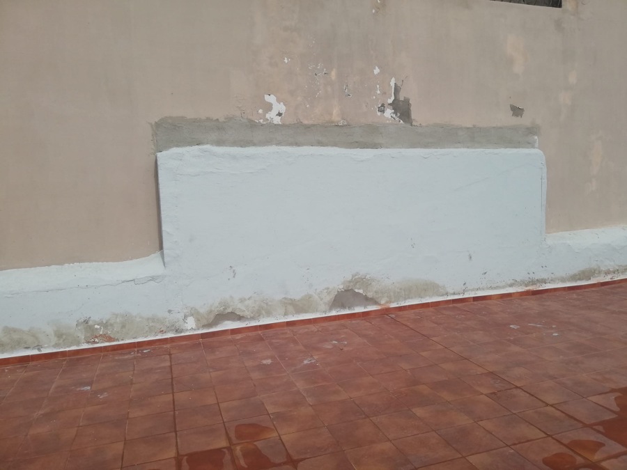 Pintura y reparación de pretiles y muros en cubierta de azotea