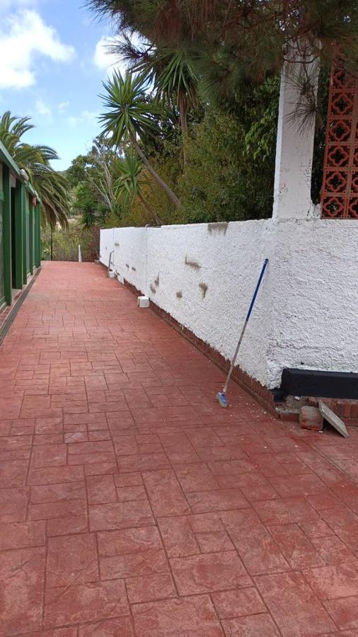 Pintura y reparación zonas comunes centro Comercial Tafira