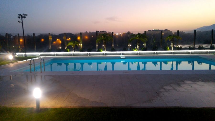 piscina con cascadas