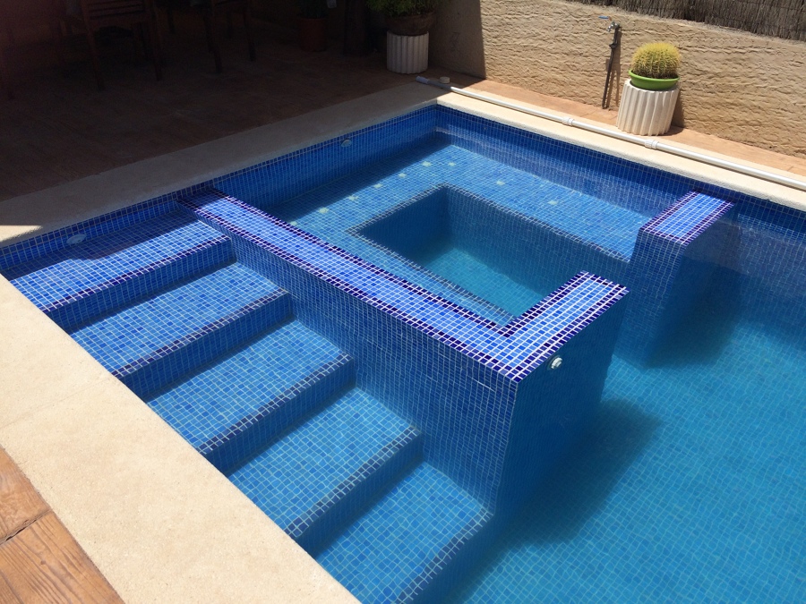 Piscina con hidromasaje en Rafelbunyol